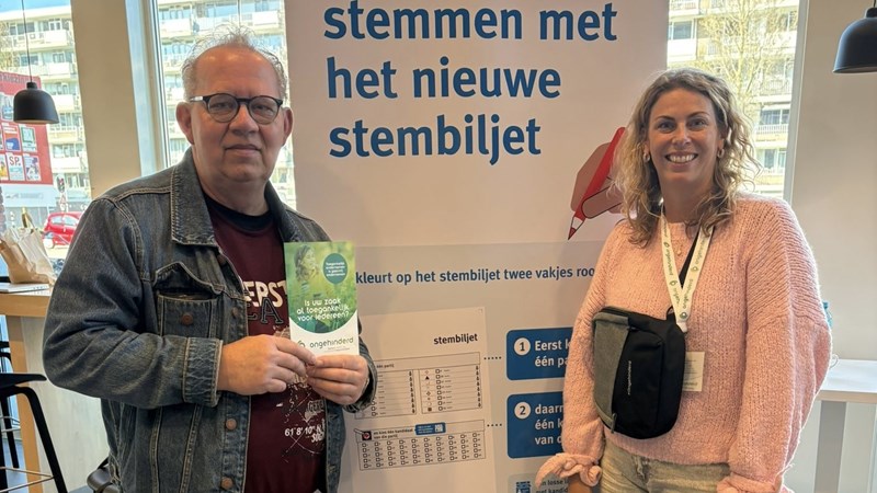 Ambassadeurs Frans en Anouk in het gemeentehuis in Gouda